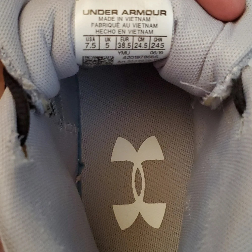 Under Armour Sneakers High Top Size 7.5 Jet Shoes White Gray Black Laces